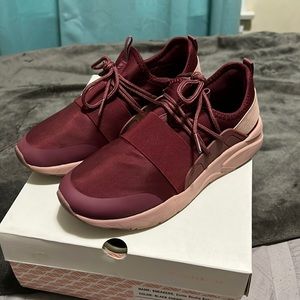 Fabletics Zuma Studio Sneakers Black Cherry Women’s Size 6.5